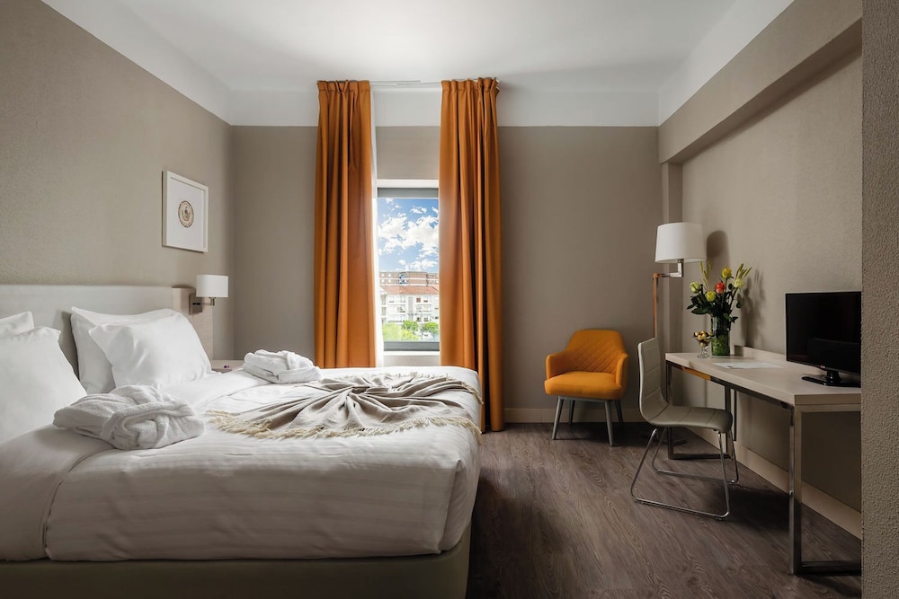 Hotel Dom Luis 12/50