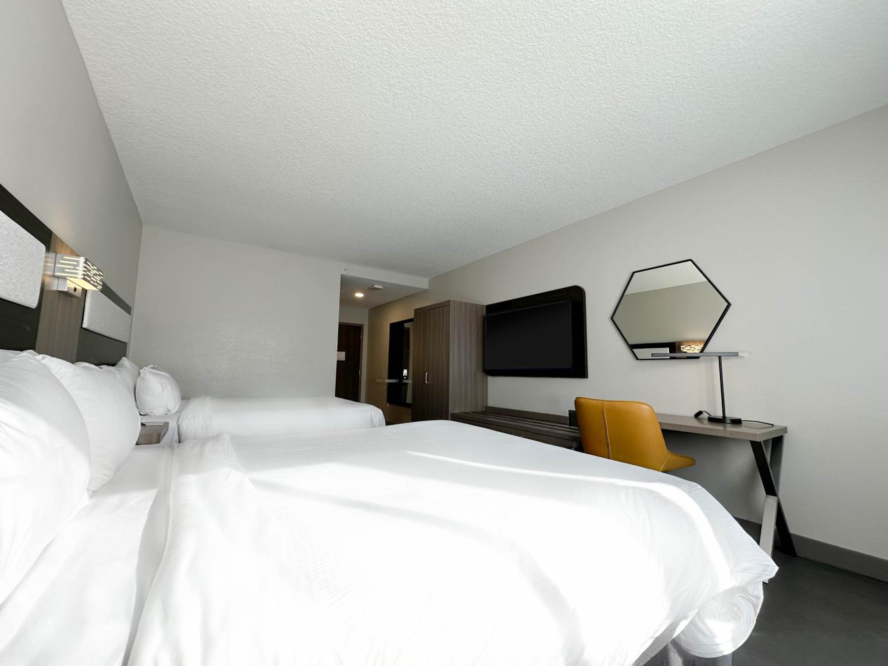Standard, Queen Bed