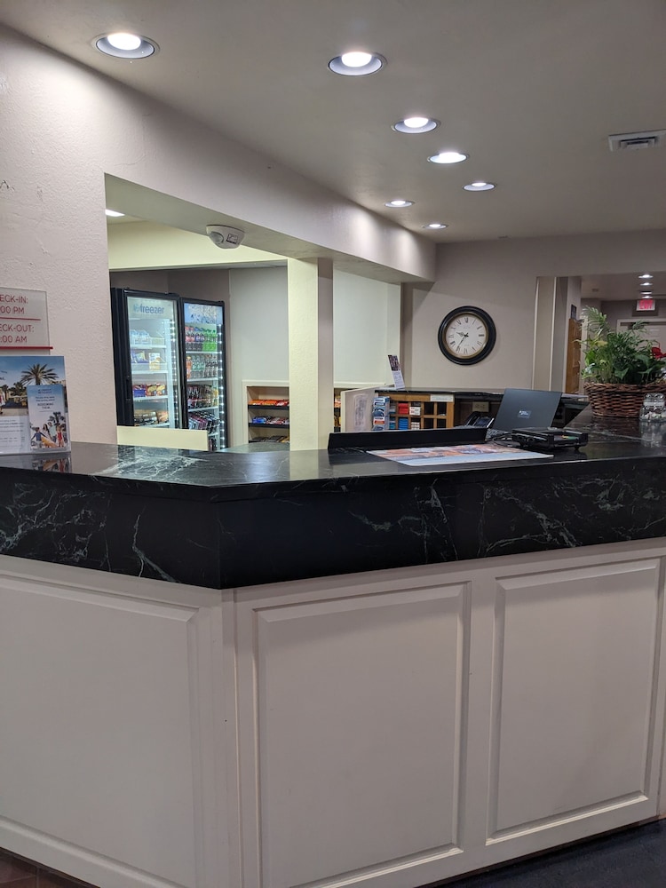 Lobby at Hawthorn Suites by Wyndham Green Bay, GREEN BAY - WI