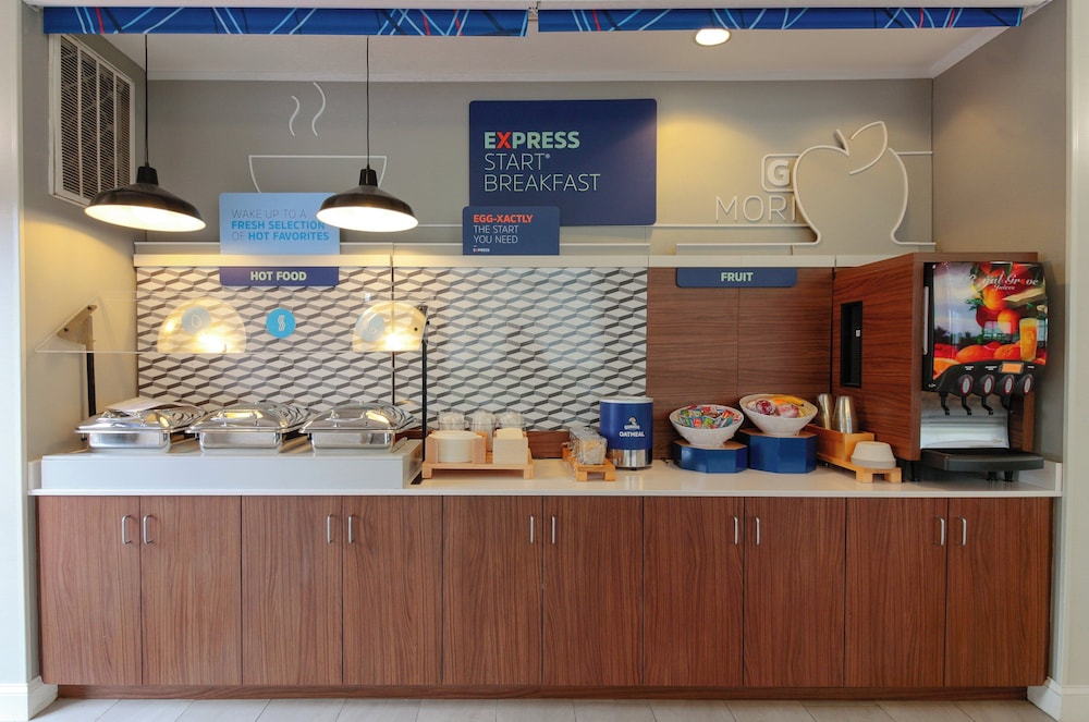 Holiday Inn Express Leland - Wilmington Area 11/71