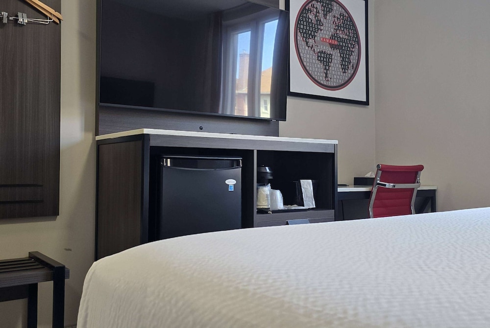 Ramada by Wyndham Brooklyn Empire Blvd 28/50