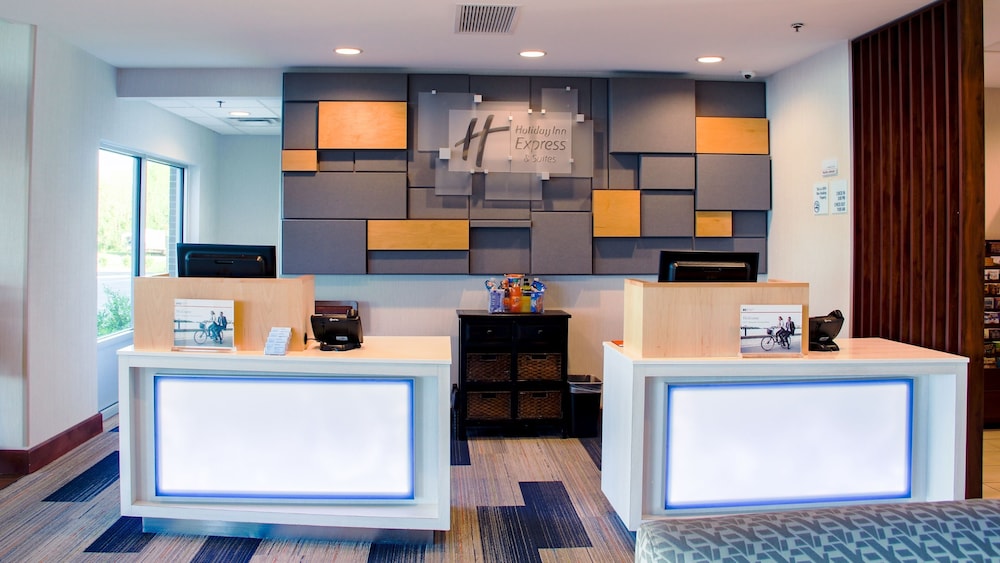 HOLIDAY INN EXPRESS & SUITES DANVILLE 10/42