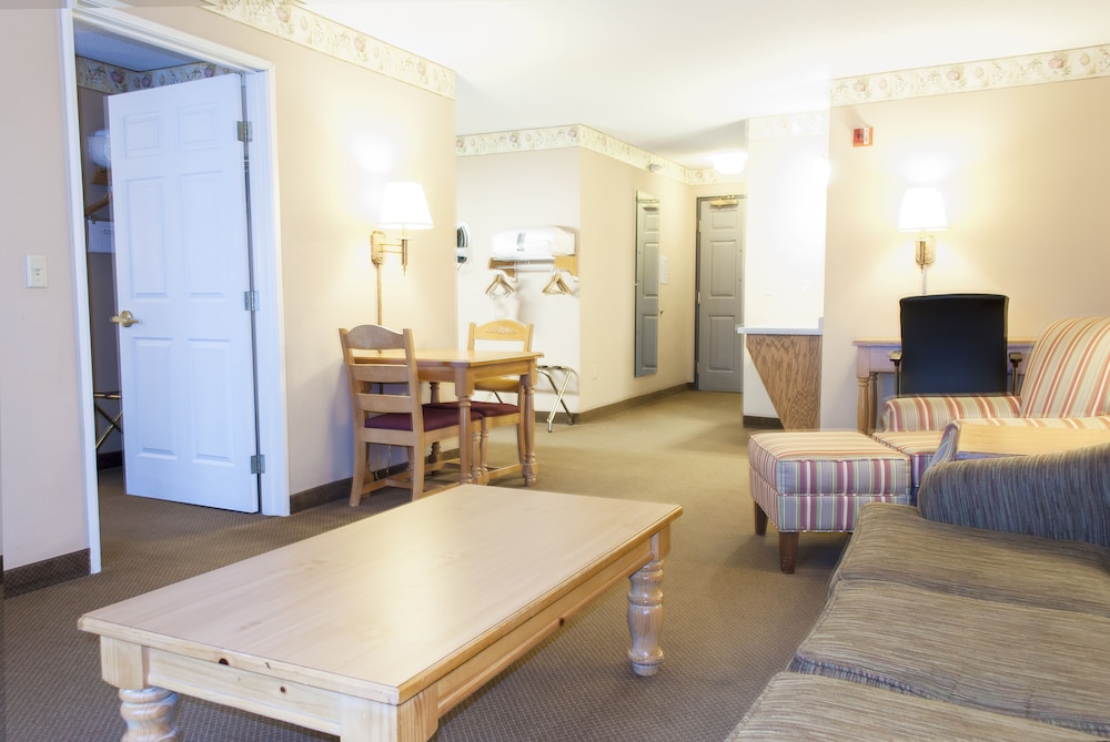Country Inn & Suites by Radisson, Cedar Falls near University 31/39
