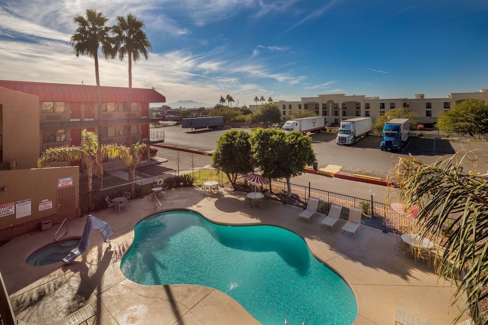 Travelers Inn 45/48