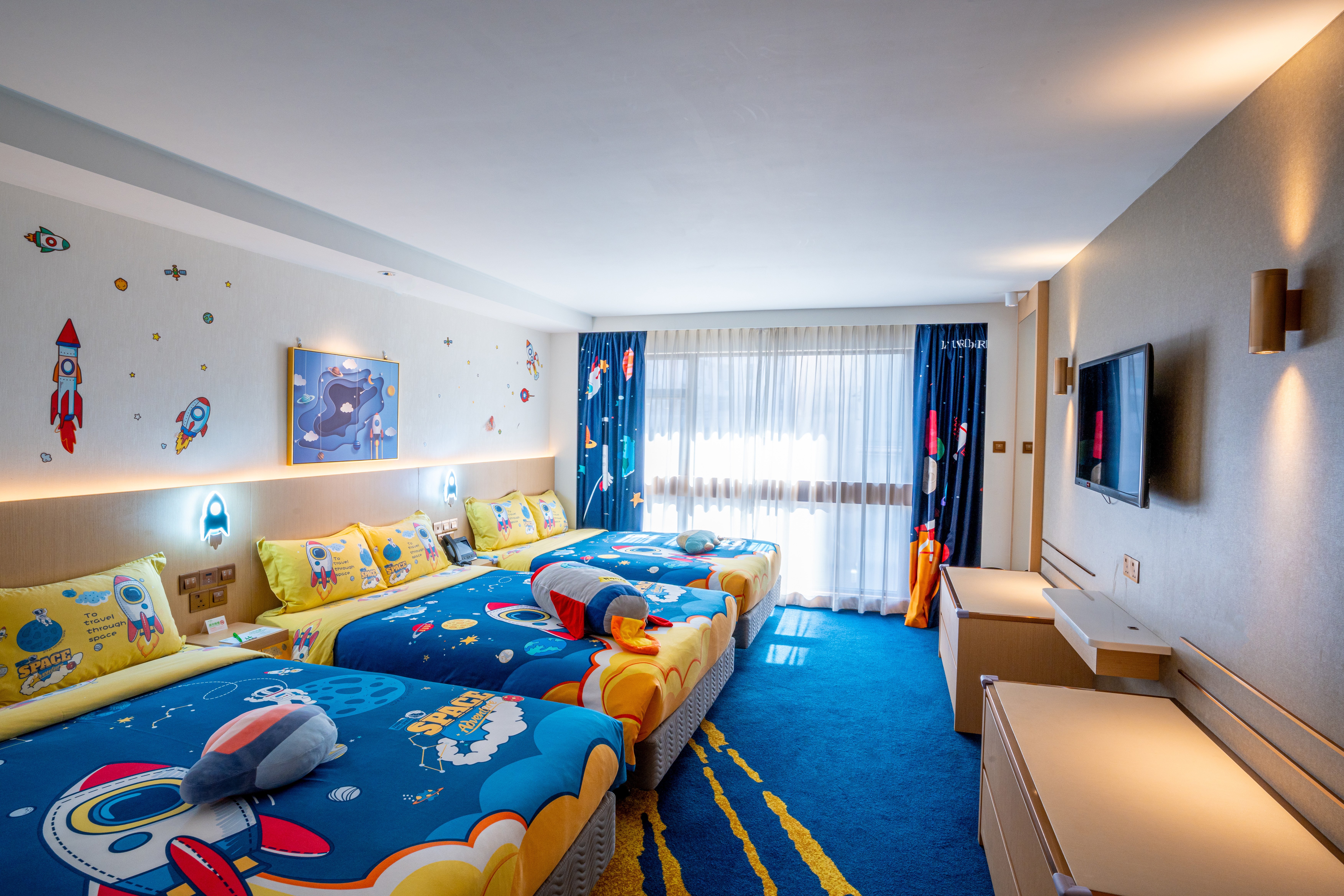 Holiday Inn Golden Mile Hong Kong 73/79