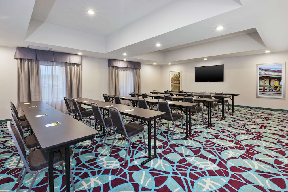 Hampton Inn Sedalia Mo 21/21