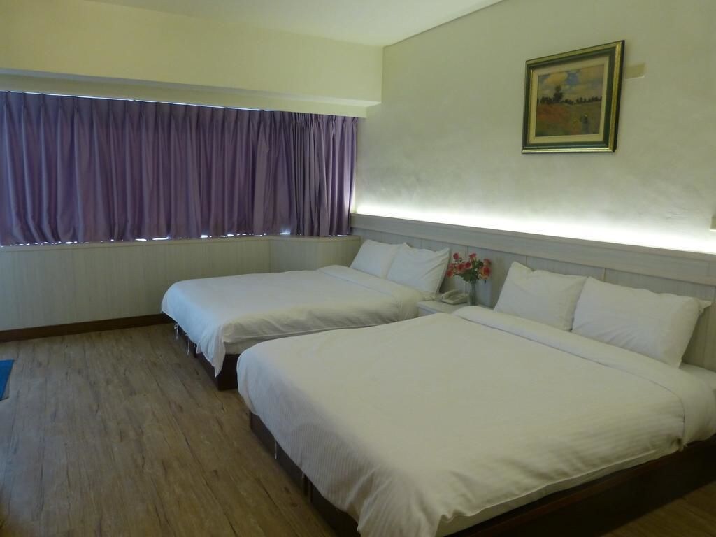 BASIC, QUADRUPLE, 2 DOUBLE BEDS