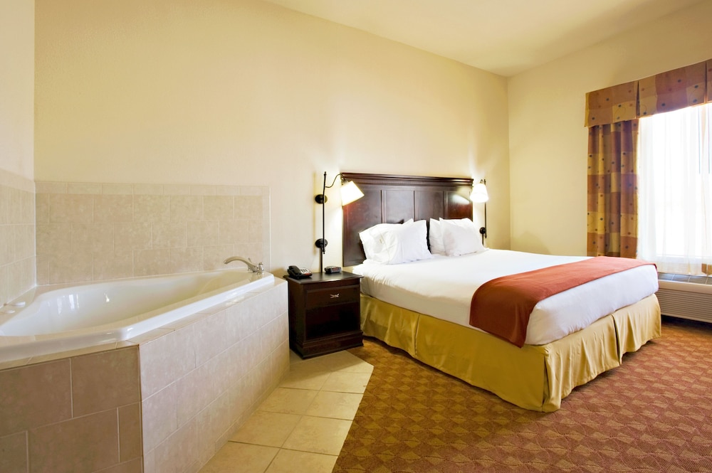 Holiday Inn Express Hotel & Suites Sweetwater 18/47
