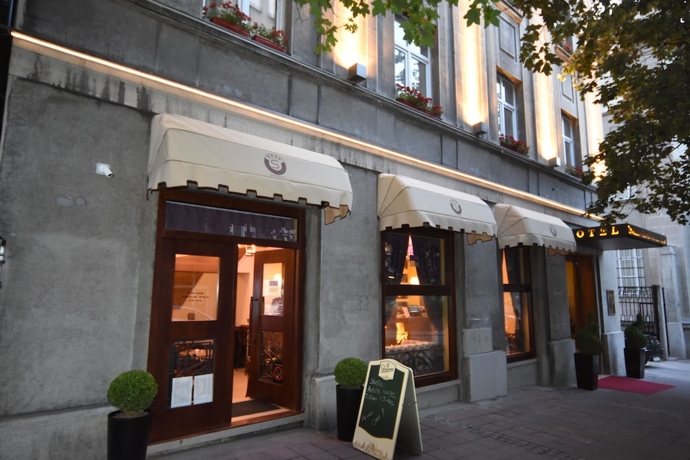 Hotel City Savoy 3/50