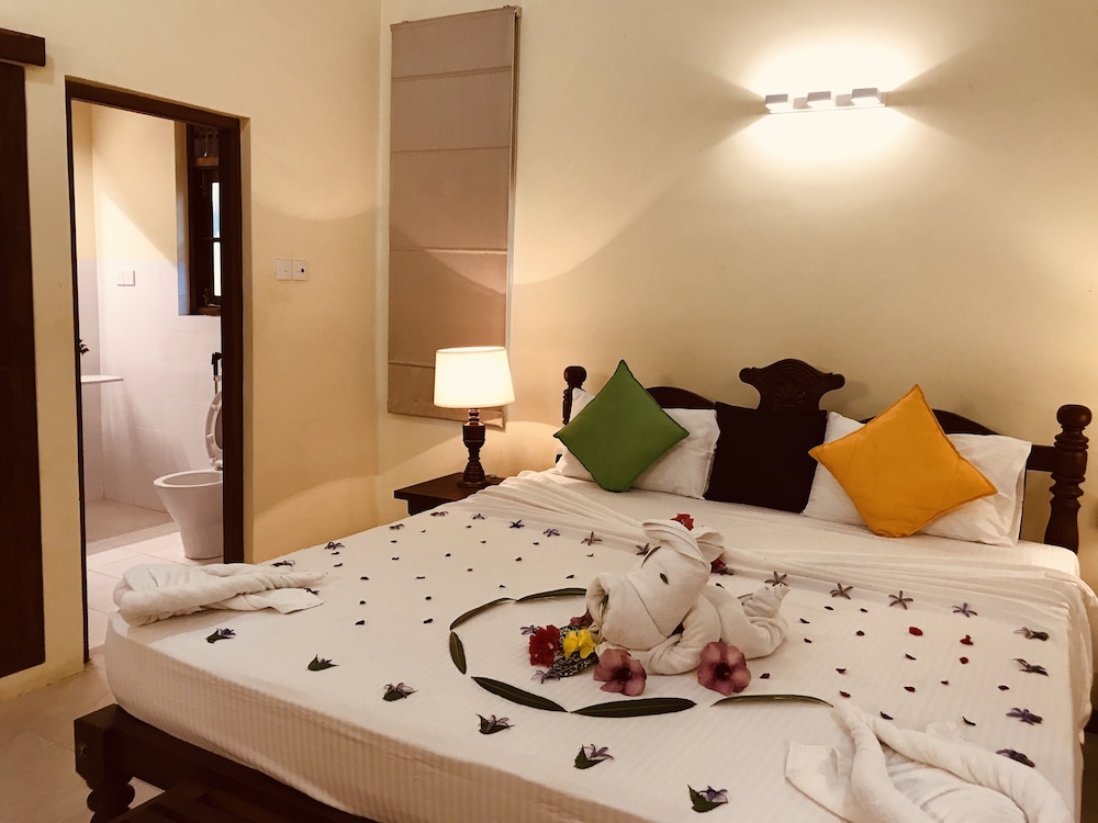The Lake View Bungalow Yala 15/50