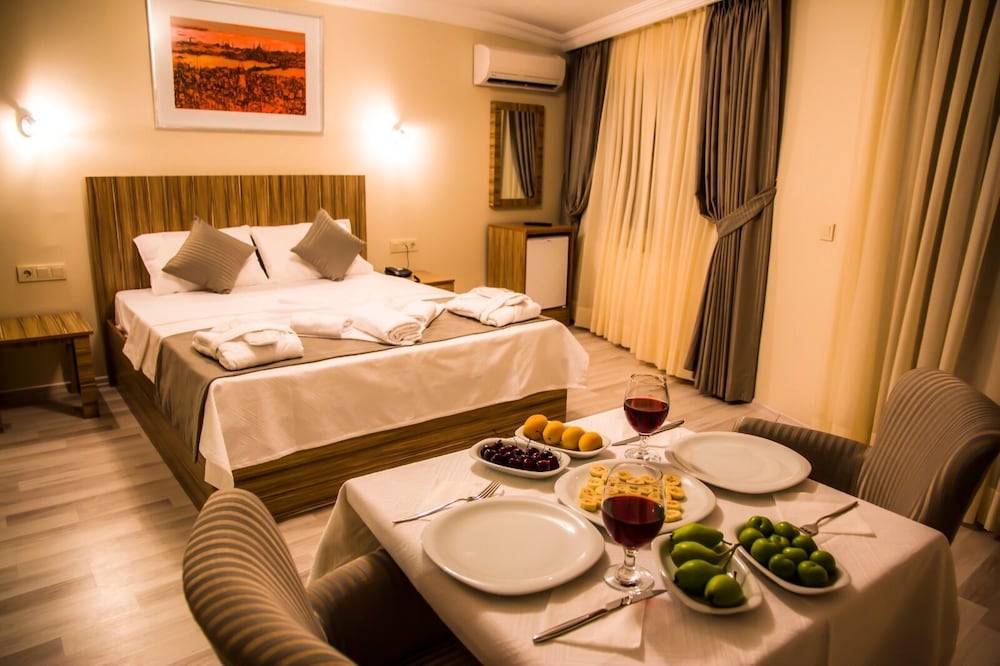1 BEDROOM, PRESIDENTIAL, STUDIO, SUITE, CITY VIEW, TERRACE