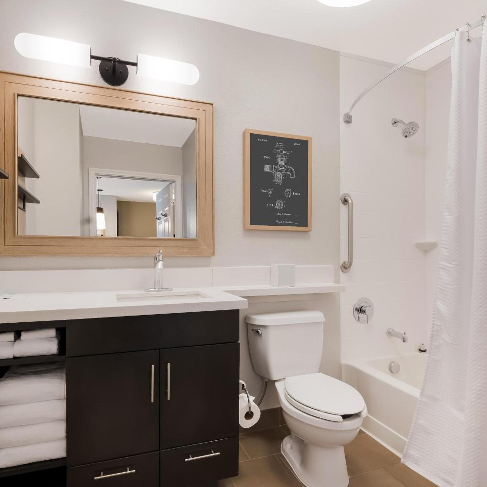 جناح بسرير كوين بغرفة نوم واحدة بحوض استحمام لذوي الإعاقة، Sonesta Simply Suites Las Vegas 5/10