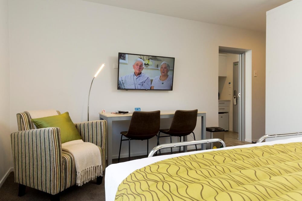2 On Whiteleigh Motel 12/59