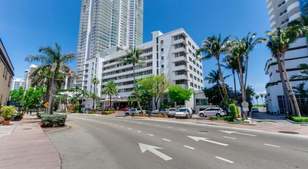 Ocean Front Casablanca Studios with FULL KITCHENS & Beach access By BL Rentals 37/50