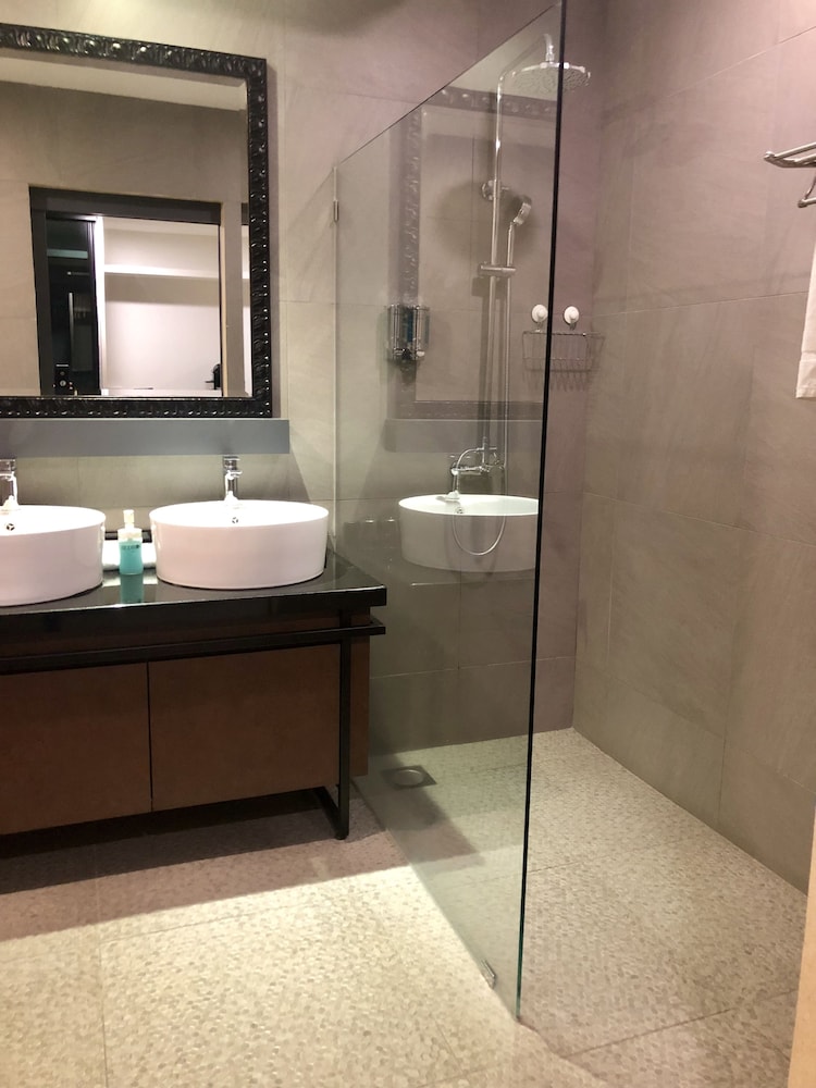 Bedrock Hotel 49/50