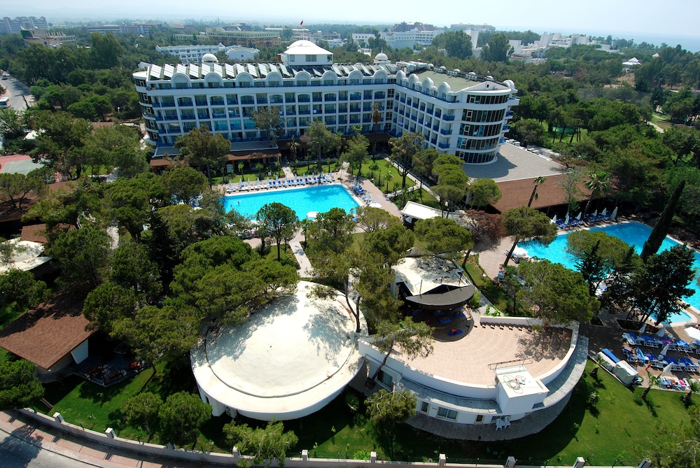 Berry Blue Hotel 91/95