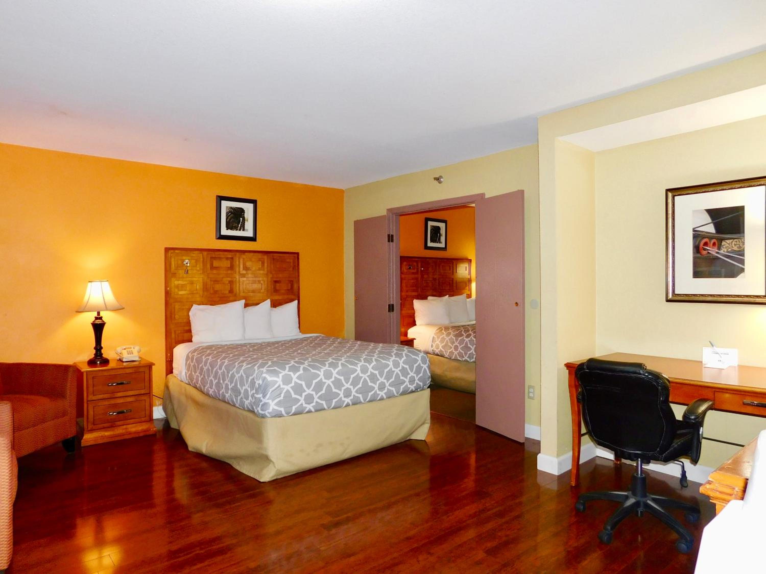 2 ROOMS, SUITE, 2 QUEEN BEDS, KITCHEN