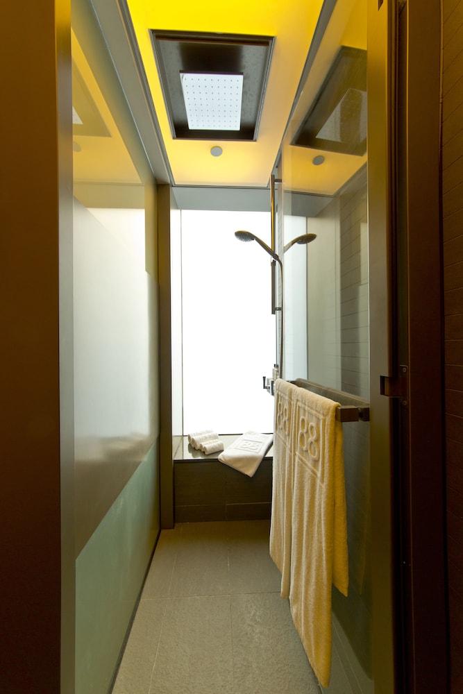 Wanchai 88 Hotel (ex. V Wanchai 2) 26/49