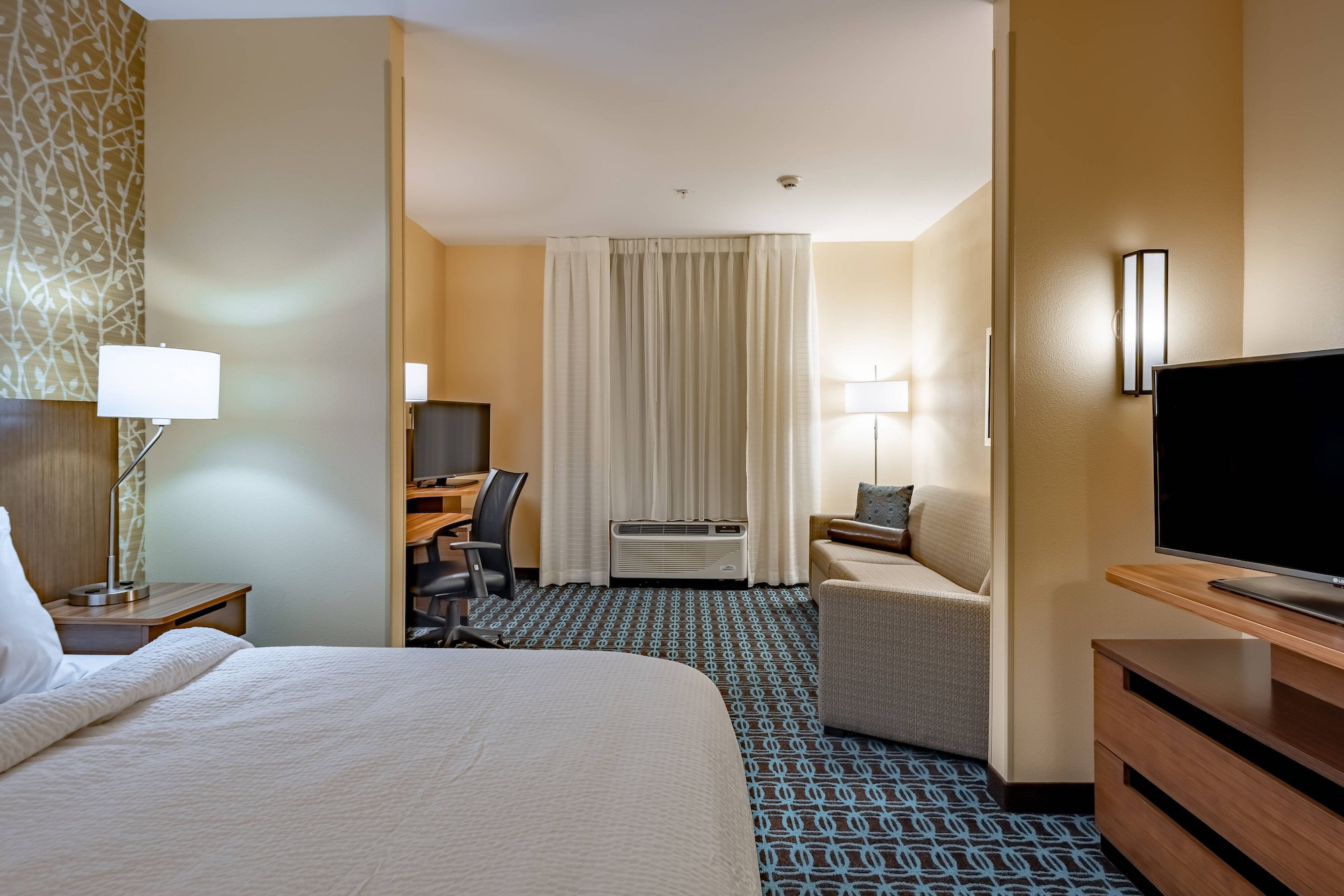 جناح بسرير كينج مع أريكة