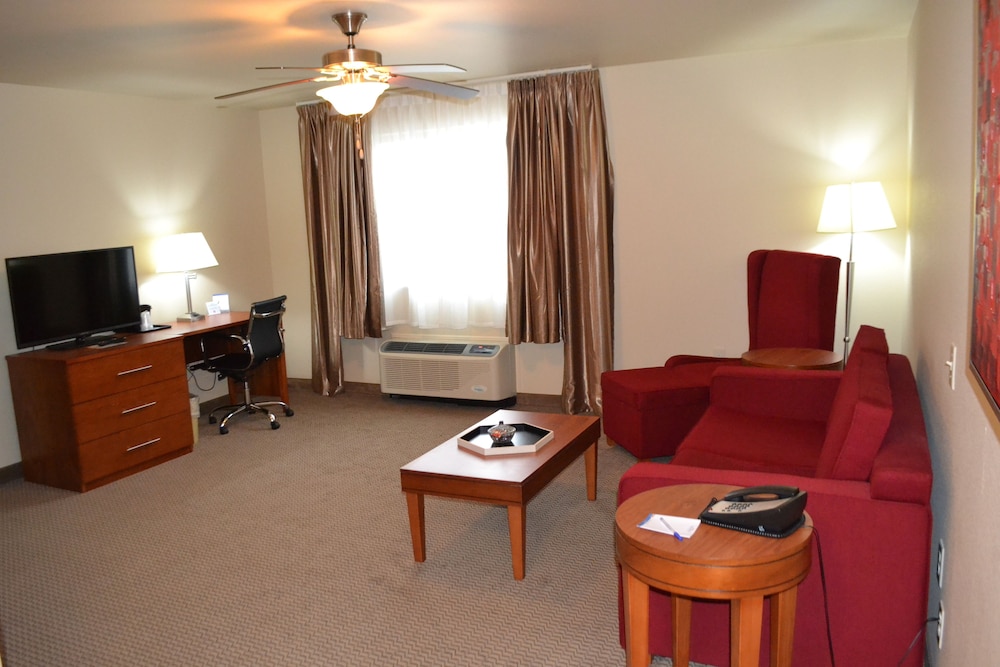Baymont by Wyndham Grand Forks 33/43