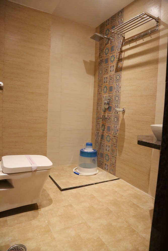 Hotel Varanasi Inn 24/33