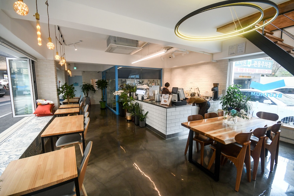 Bluehum Guesthouse - Hostel 14/16