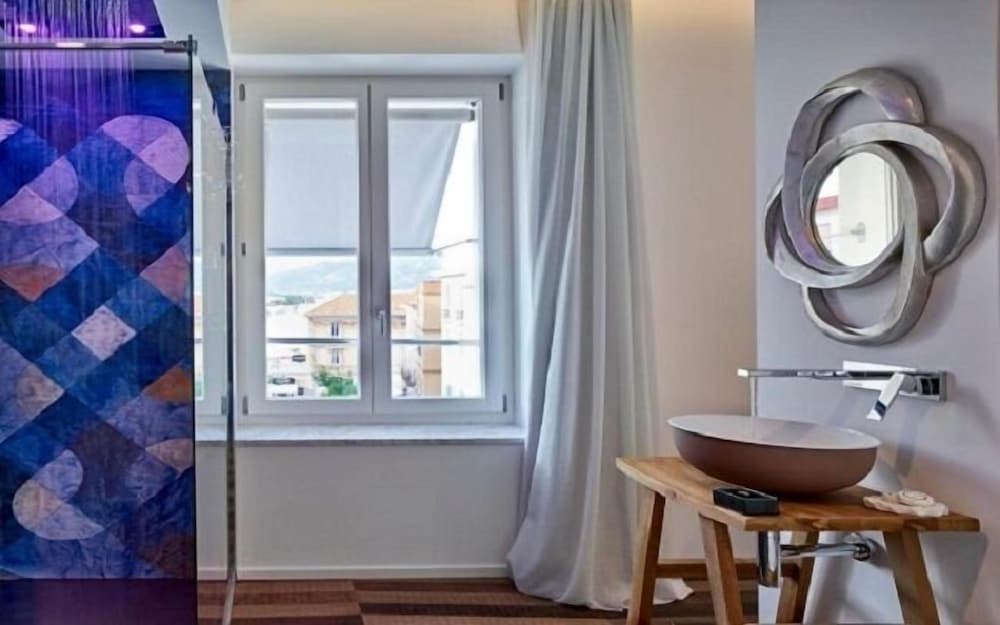 Kkult Boutique Hotel 47/57