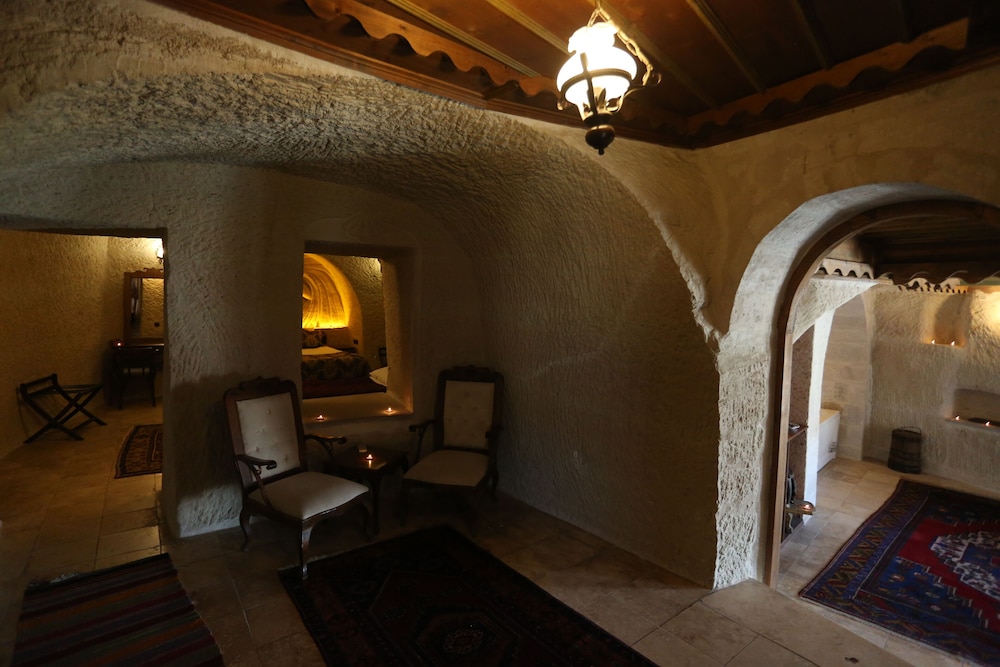 Phocas Cave Suites 58/71