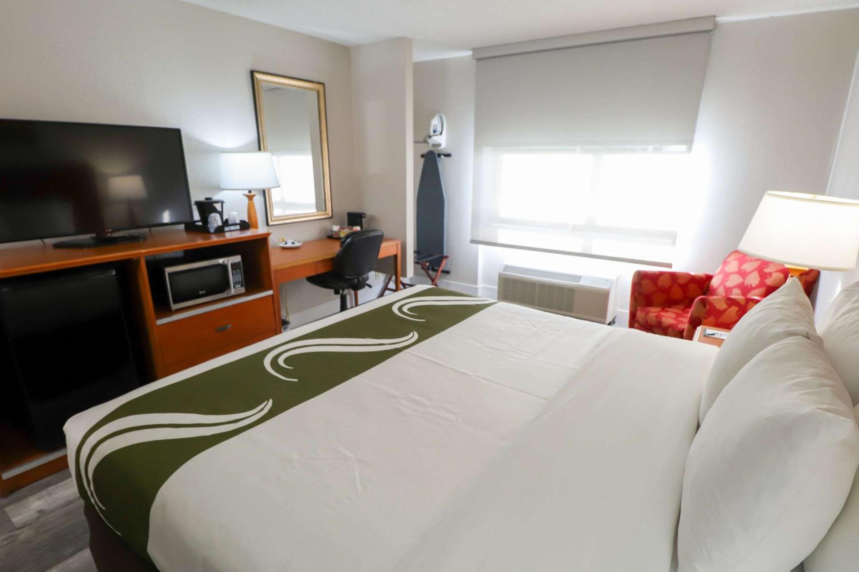 غرفة بسرير كينج بحوض استحمام، Quality Inn Miami Airport - Doral 6/9