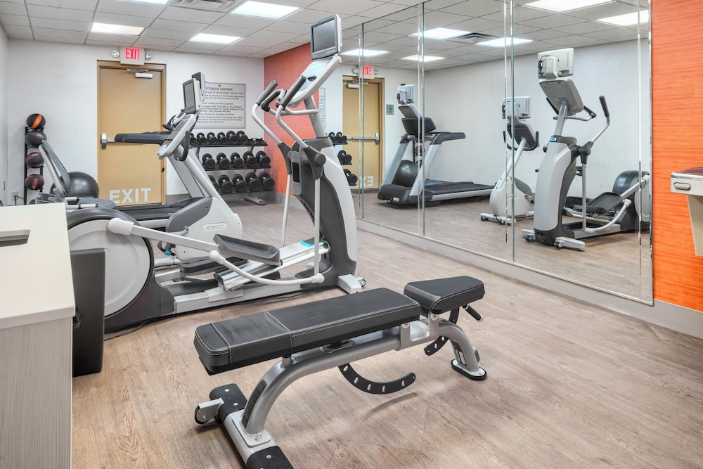 Holiday Inn Express Hotel And Suites Macon West 33/63