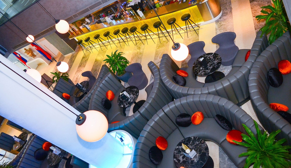 SUN & MOON, Urban Hotel 7/66