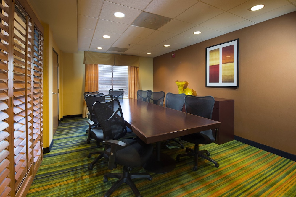 Fairfield Inn Suites Charleston Airport Convention Center 41/45