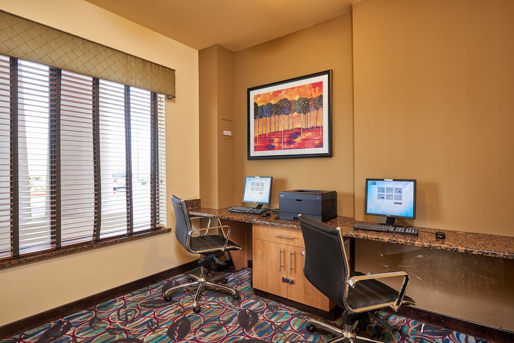 Holiday Inn Express Hotel and Suites El Paso Airport Area 59/64