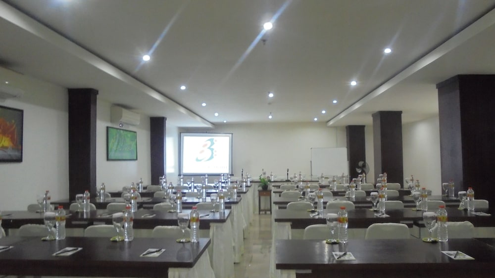 The Kanjeng Suites Kuta Galeria - Bali 40/56