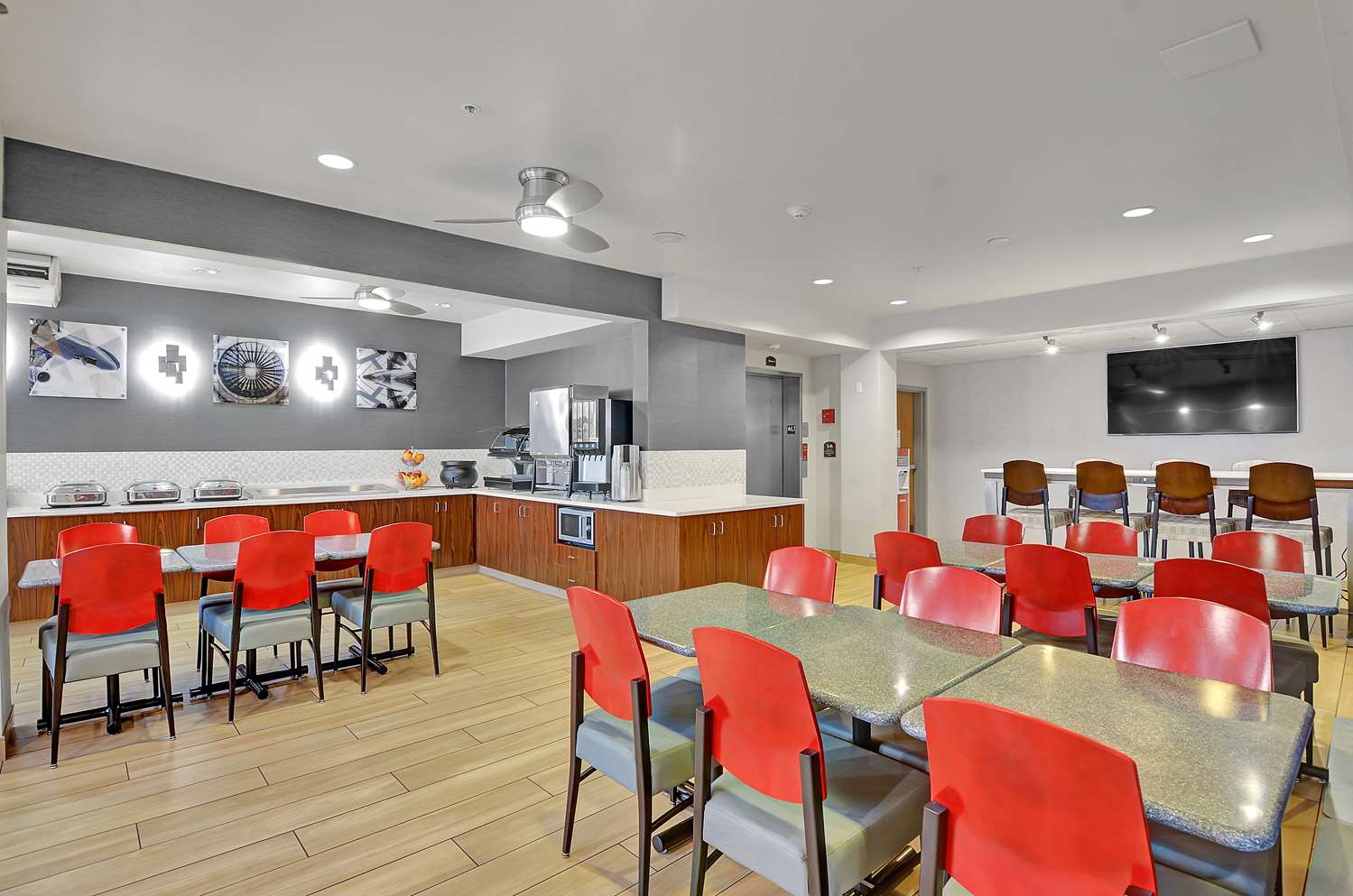 Executive Residency by Best Western Navigator Inn & Suites 7/7