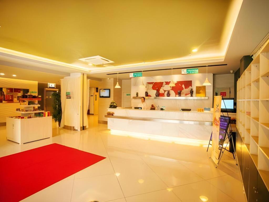 Magnolia Hotel (Yixing bus station store) 10/64