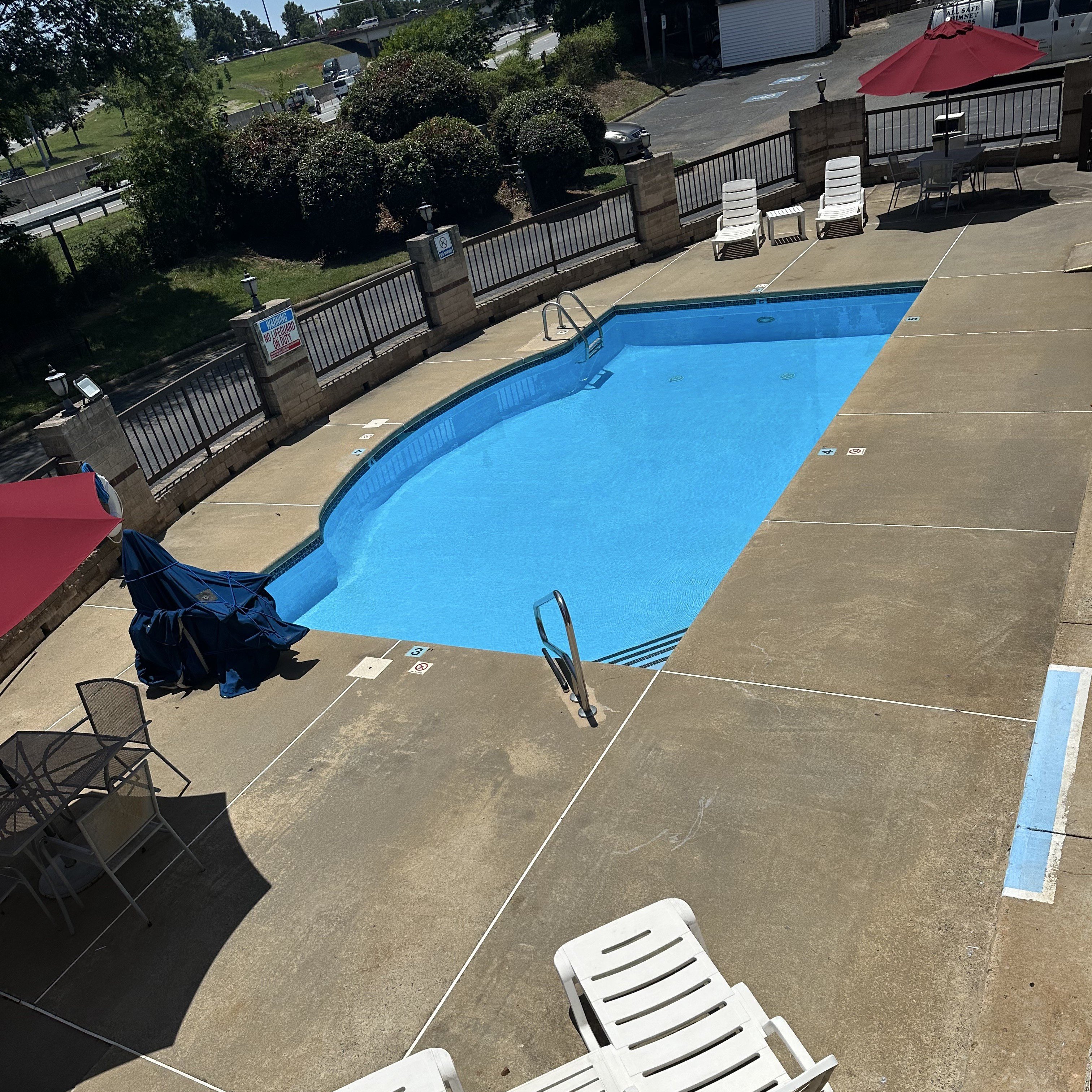 Red Roof Inn and Suites Cornelius Lake Norman 16/34