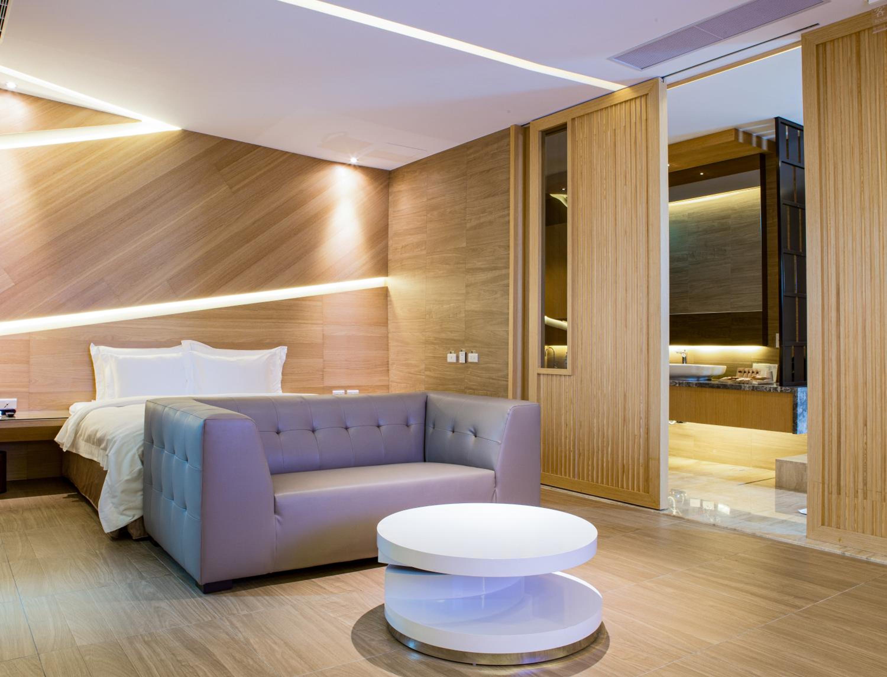 Paragon, Suite