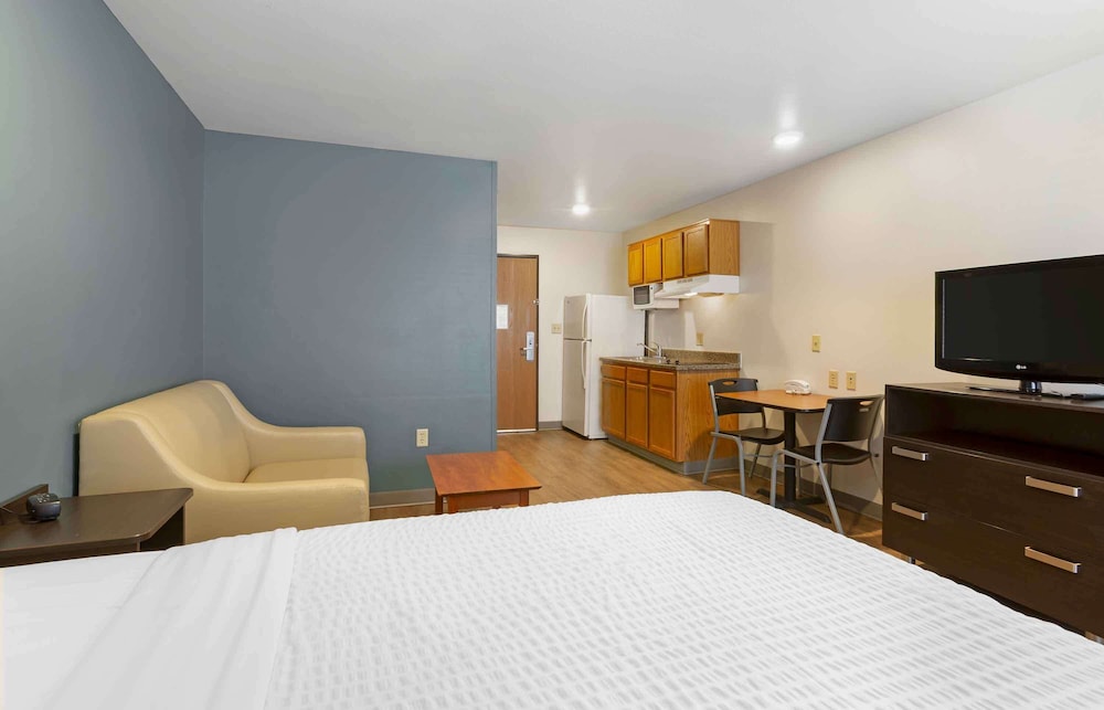 Extended Stay America Select Suites Phoenix North 14/52
