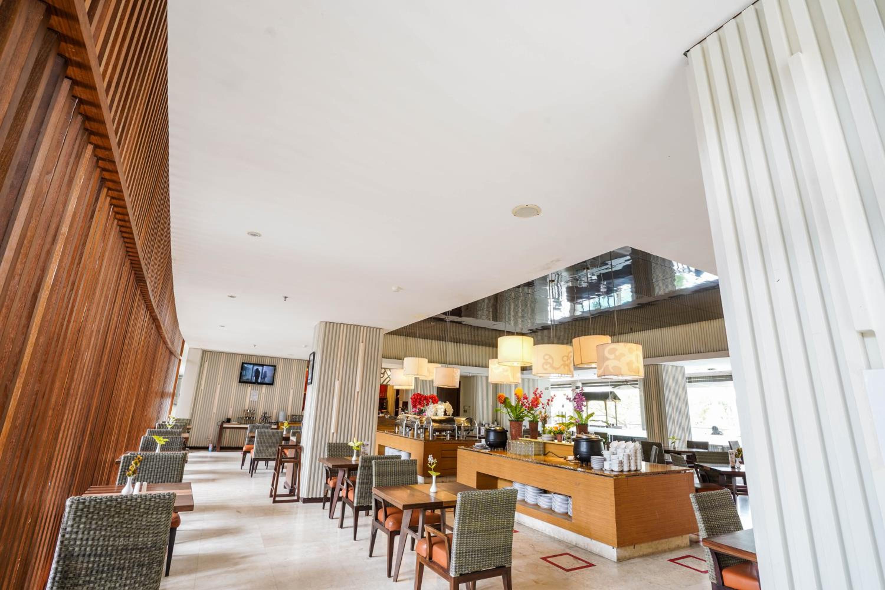 Soll Marina Hotel And Conference Center Bangka 27/47