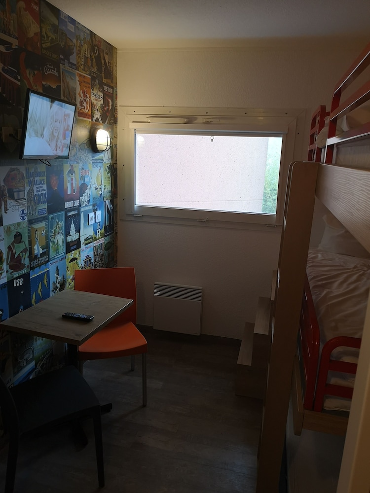 hotelF1 Nemours 27/50