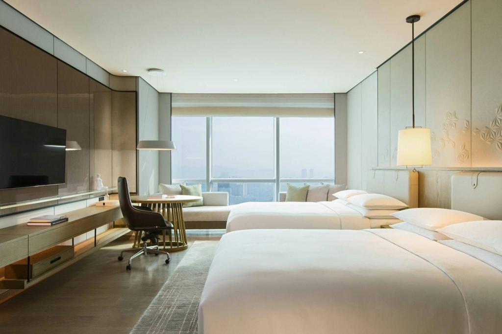 Guest Room, 2 Double Beds, Bay View, Sofa, Executive Lounge Access