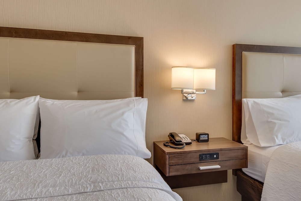 Hampton Inn And Suites Los Angeles Glendale 24/75