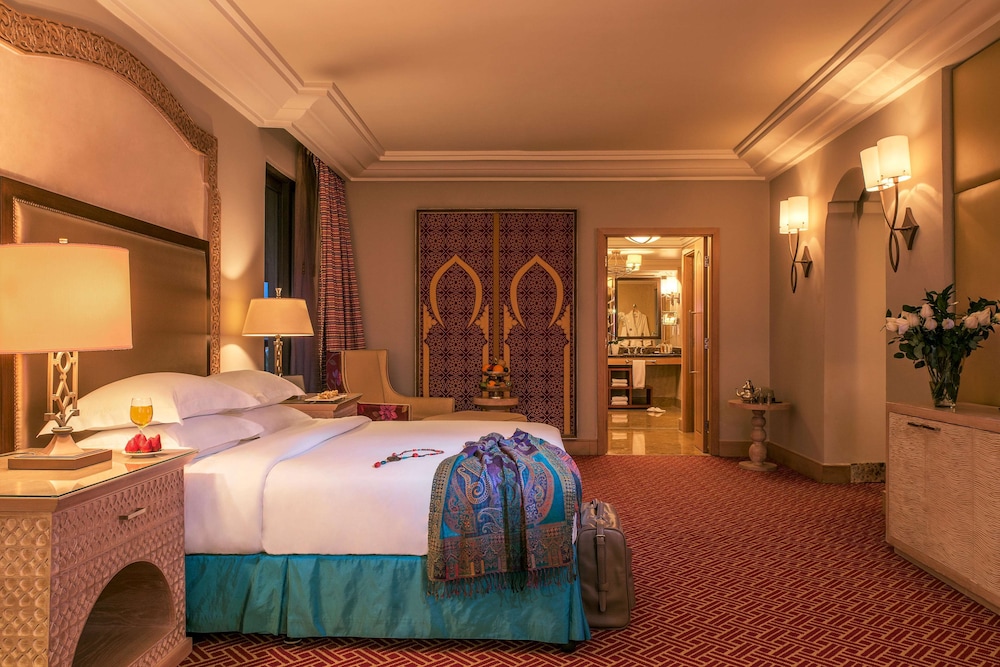 Ambassador, Suite, King Bed