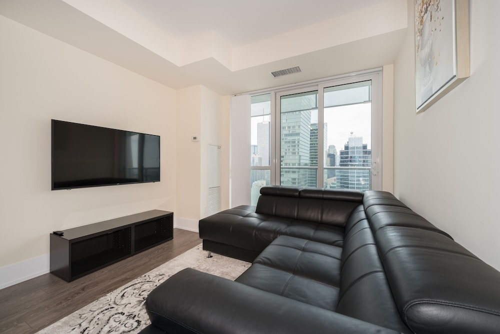 Grand Royal Condos - Cn Tower 54/71