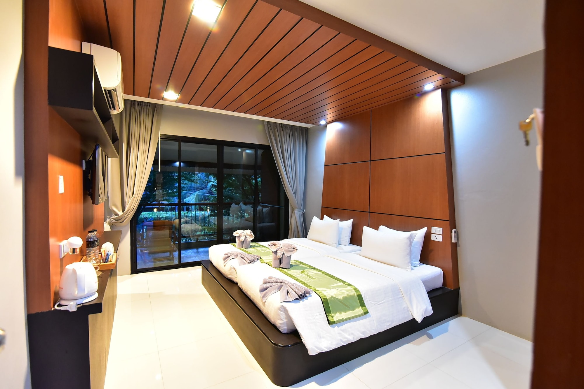 DELUXE, TWIN BEDS, GARDEN VIEW, BALCONY