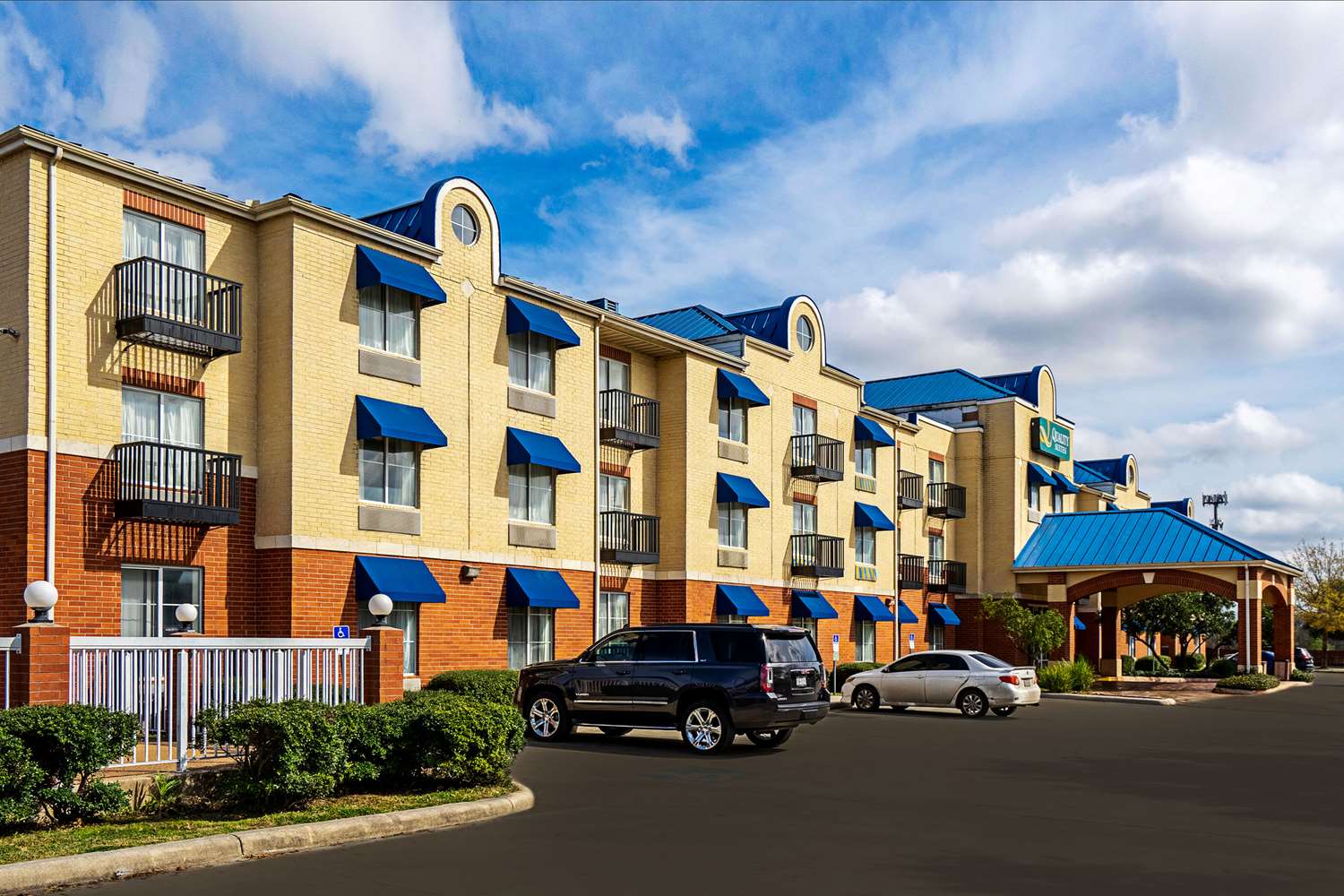 Quality Suites San Antonio Northeast 25/27