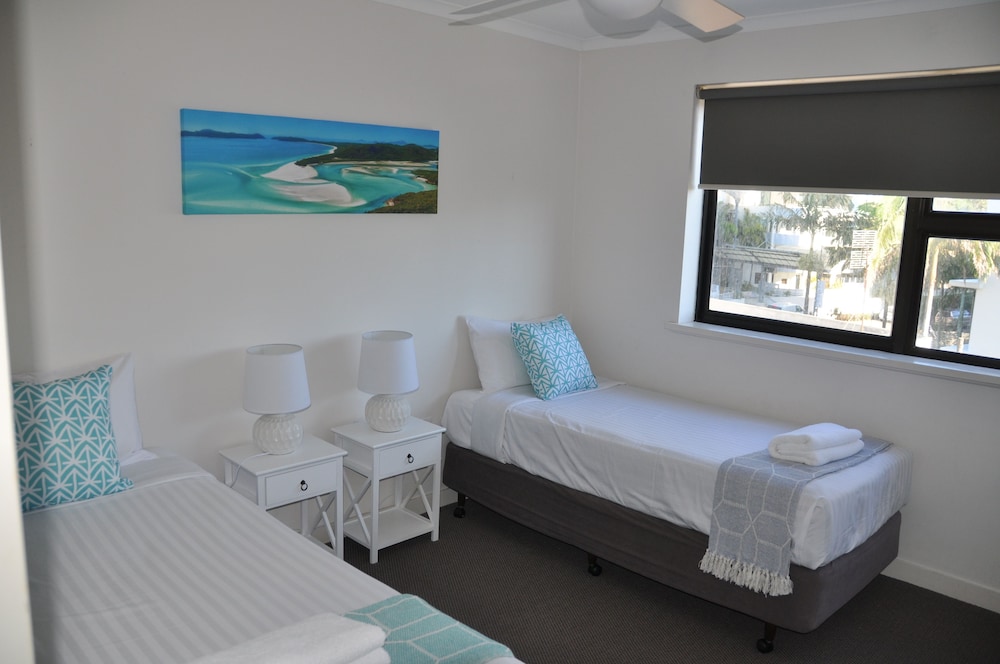 WINDWARD APARTMENTS 12/81