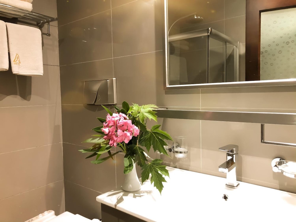 Kompleksi Arifi Hotel 8/50