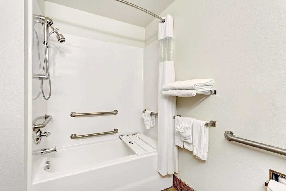 Microtel Inn & Suites by Wyndham Cheyenne 12/31